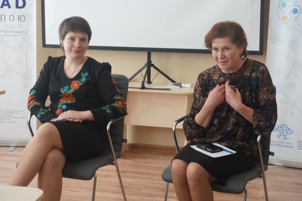  На Рівненщині відбувся круглий стіл «Жінки і децентралізація: особистий приклад у період змін» (Фото)