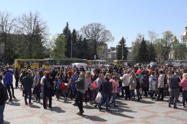 Рівненські школярі на благодійному Великодньому ярмарку зібрали понад 260 тисяч гривень (Відео)
