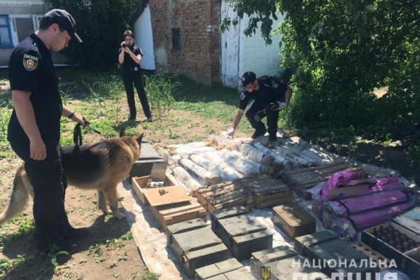 У жителя Сіянців на Острожчині знайшли найбільший в Україні арсенал боєприпасів