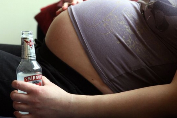 Швидка у Млинові рятувала напівмертву п’яну вагітну жінку