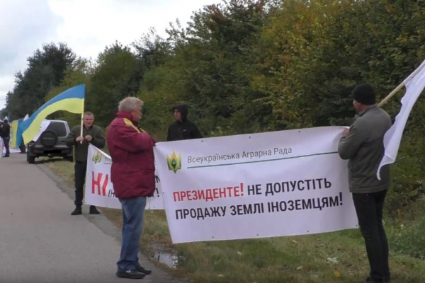 Проти продажу землі іноземцям протестували фермери Рівненщини (Відео)