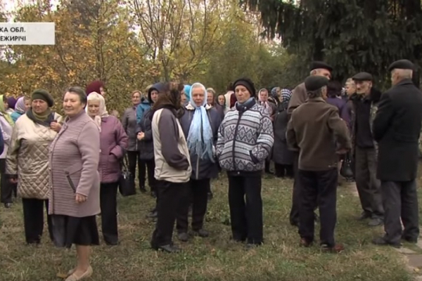 Жителі Кореччини вимагають скасувати рішення про закриття відділення лікарні (Відео)