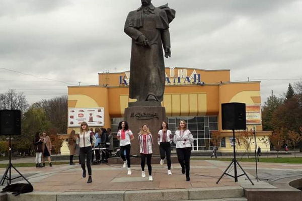 Рівненські студенти влаштували флешмоб та вшанували пам’ять преподобного Нестора Літописця