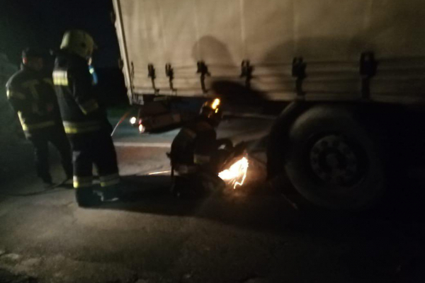 Рівненські рятувальники відбуксирували вантажівку