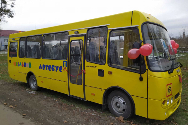 Новий шкільний автобус возитиме дітей Деражненської ОТГ