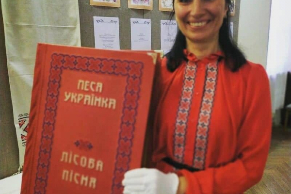 Майстриня з Рівного Олена Медведєва презентувала у Луцьку нову вишиту книгу 