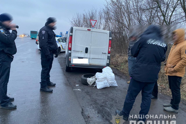 На Дубровиччині сільський голова незаконно перевозив 30 кг бурштину (фото, відео)
