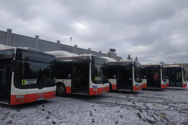 У Рівному курсуватимуть п'ять нових автобусів (фото)