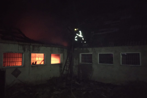 Здолбунівський район: рятувальники ліквідували пожежу в господарчій будівлі