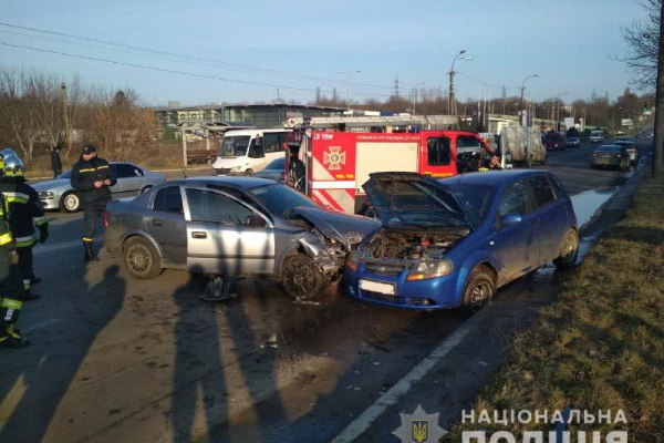 У Рівному не розминулися дві автівки (ФОТО)