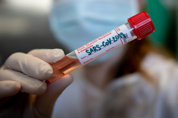 На Рівненщині більше сотні медиків хворіє коронавірусом