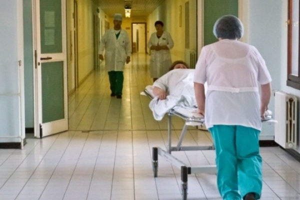 На Рівненщині масово звільняються медики: майже 200 випадків