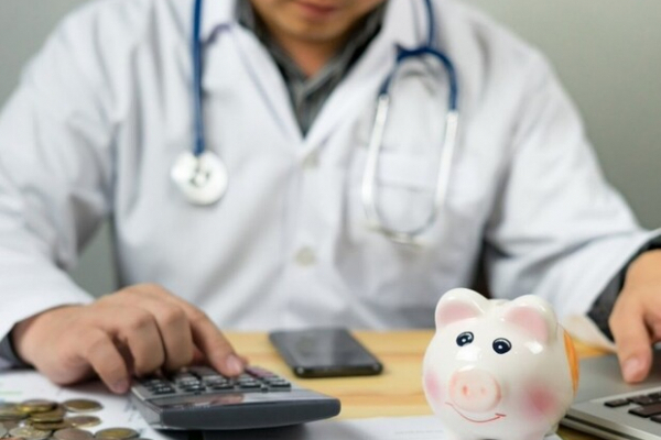 На Рівненщині медикам збільшать зарплати 