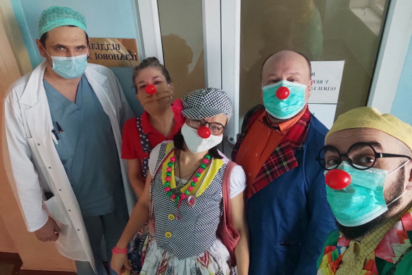 Лікарняні клоуни повернулися до рівненських пацієнтів (ФОТО)