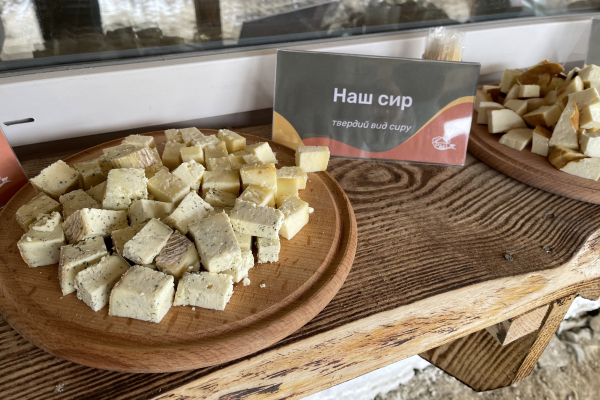 На Рівненщині власники молочної ферми відкрили перше виробництво крафтових сирів