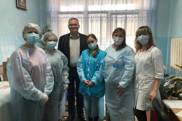 Працівників та мешканців пансіонатів Рівненщини щеплюють вакциною Pfizer-BioNTech