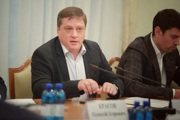 «Потрібно припинити практику корупційної приватизації», - Роман Іванісов