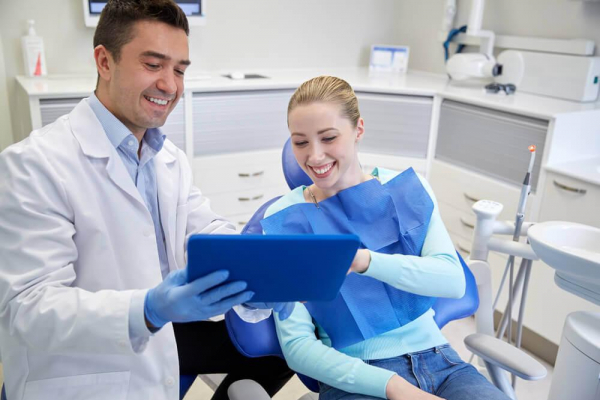 Стоматологічна консультація: як відбувається перший візит до стоматолога