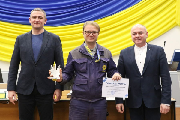Відзнаку «Все буде Україна» вручили працівнику Хмельницької АЕС