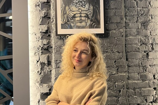 «Своєю творчістю я хочу допомагати людям», - рівненська художниця Аліна Мирончук