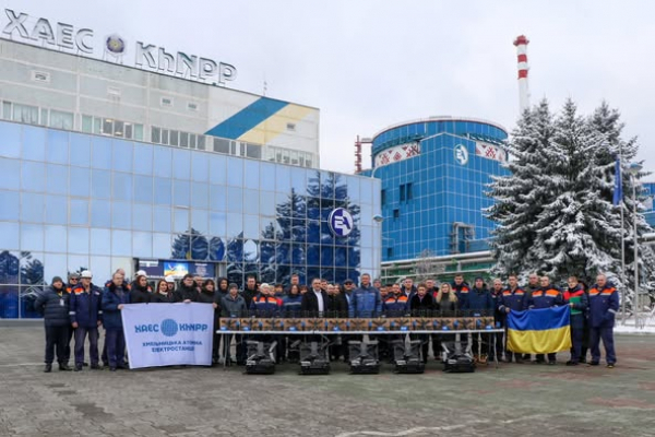 Працівники філії «ВП ХАЕС» АТ «НАЕК «Енергоатом» передали квадрокоптери для військових