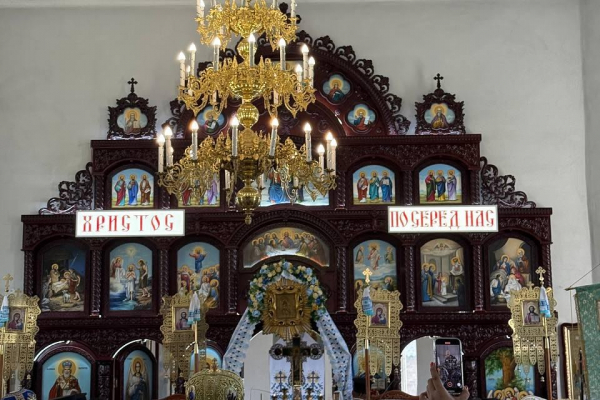 У Святодухівському храмі під головуванням митрополита Рівненського і Острозького Іларіона освятили іконостас