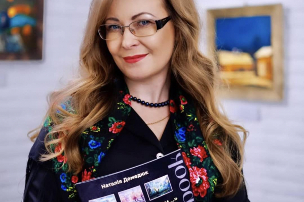 «Світло буде завжди», - в Дубенському замку презентують виставку рівненської художниці Наталії Демедюк