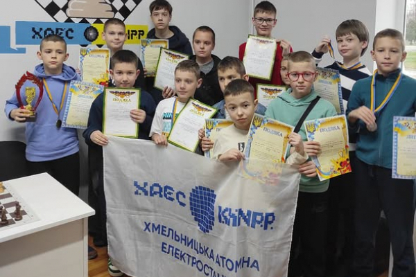 В управлінні соцоб’єктів ХАЕС відбувся благодійний турнір з шахів до Всесвітнього дня дитини