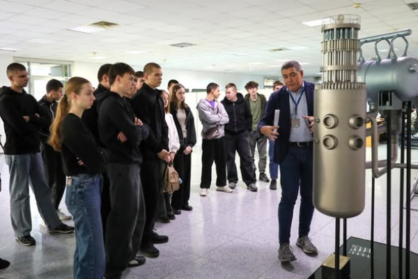Учасники Атомної школи відвідали навчально-тренувальний центр (НТЦ) Хмельницької АЕС