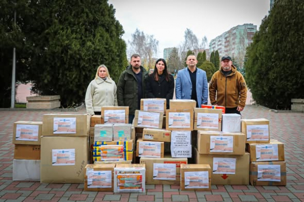 Хмельницькі атомники долучилися до благодійного збору солодощів для дітей прифронтової громади