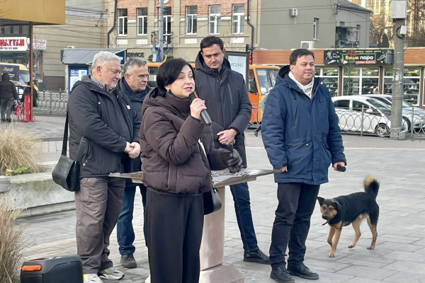 У Рівному встановили бронзову тактильну карту міста міжвоєнного періоду 1920–1930-х років