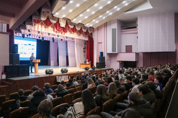 В Нетішині відбувся спільний профорієнтаційний захід Хмельницької АЕС та КНУ ім.Т. Шевченка