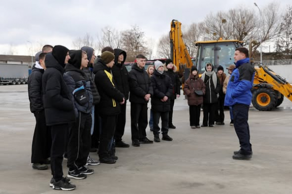 Атомна школа ХАЕС 2025/2026: старшокласники побували в транспортному цеху