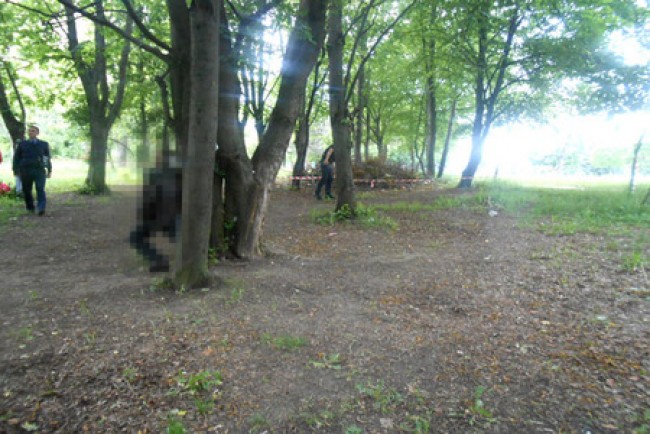 Рівнянка знайшла в парку мертву людину (Фото)