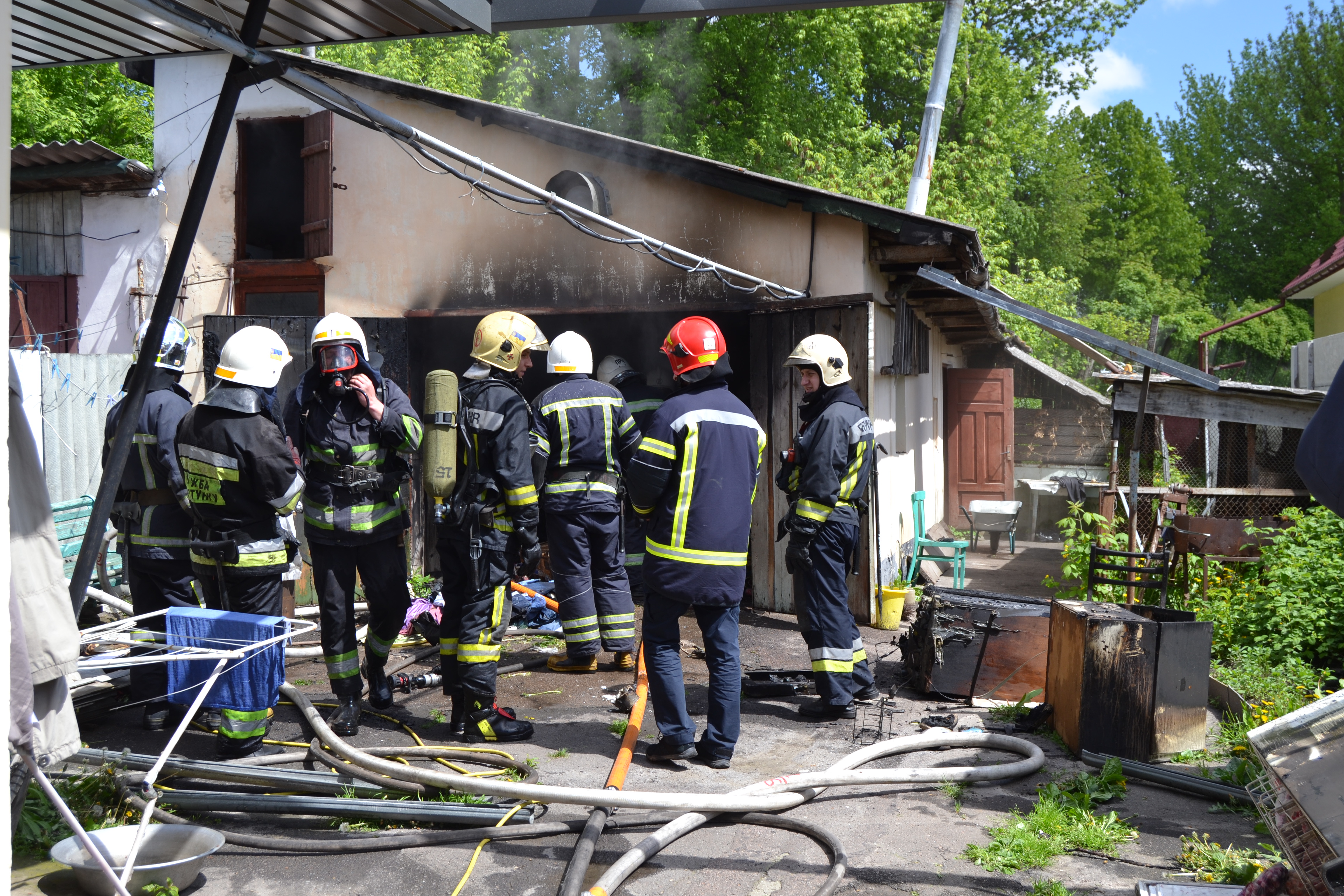 Рівненські рятувальники ліквідували пожежу у приватному господарстві 