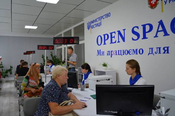 Дев'ять тисяч громадян скористалися послугами Рівненського центру «OpenSpace»