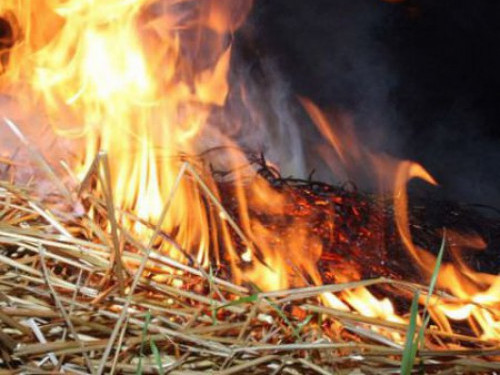 На Демидівщині згоріла солома