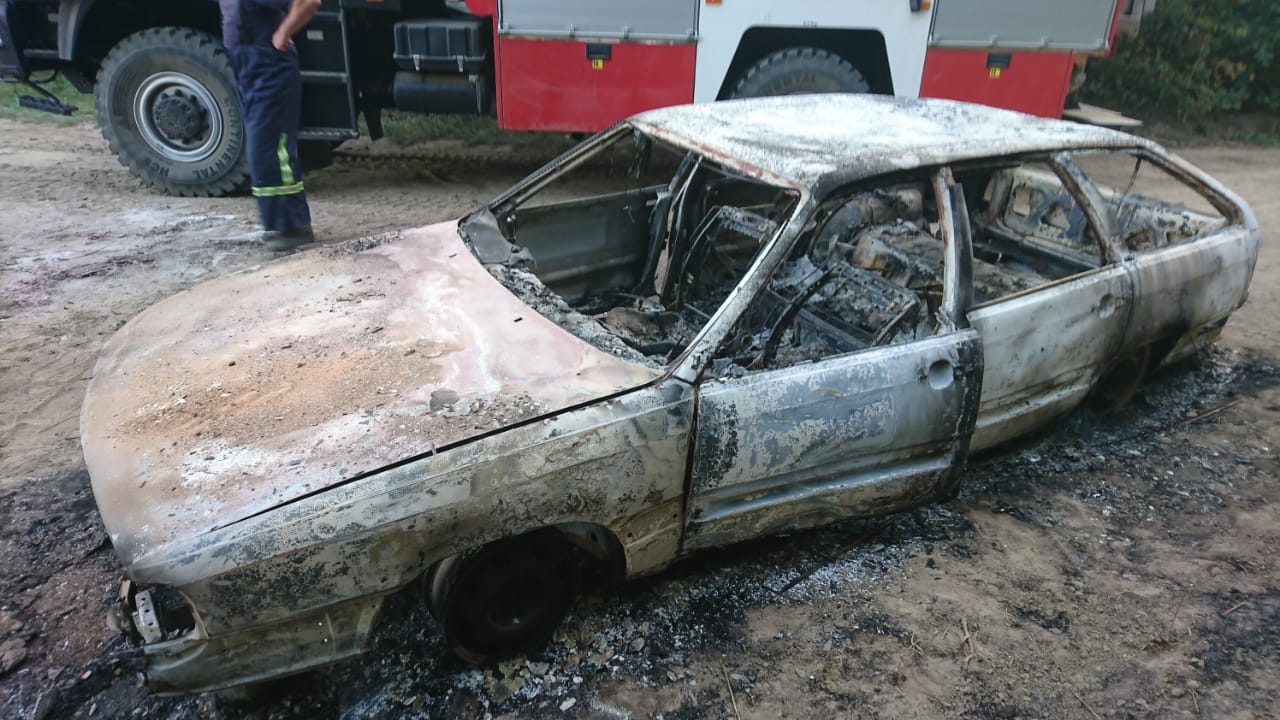 Млинівські рятувальники ліквідували пожежу в автомобілі Audi