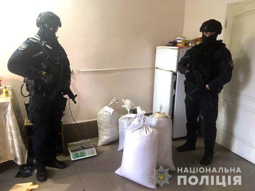 У Володимирці поліція вилучила півтонни бурштину (Відео)