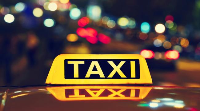 Рівненським таксистам дозволили користуватися смугою громадського транспорту
