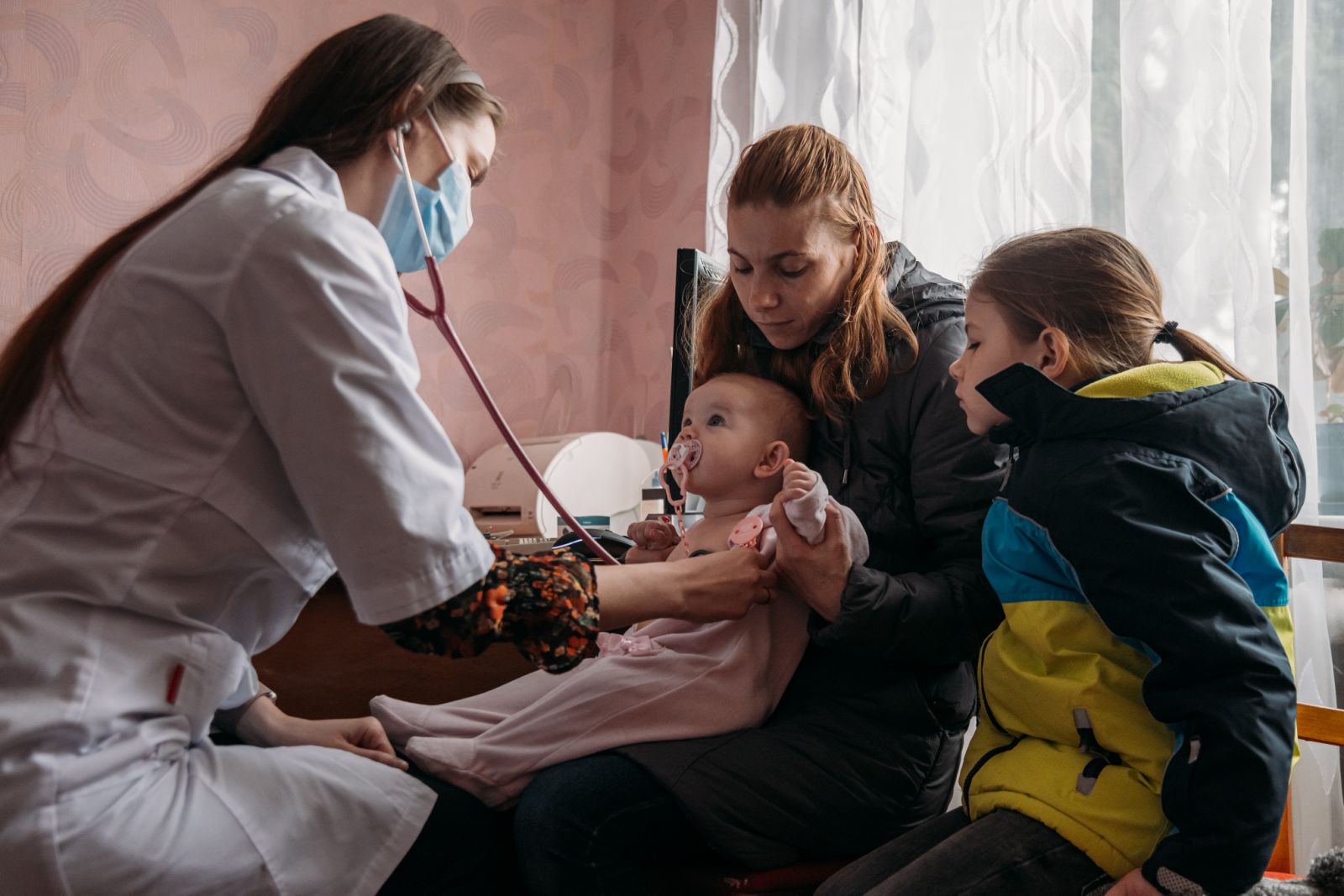 У Рівненській області мобільні бригади вакцинують переселенців