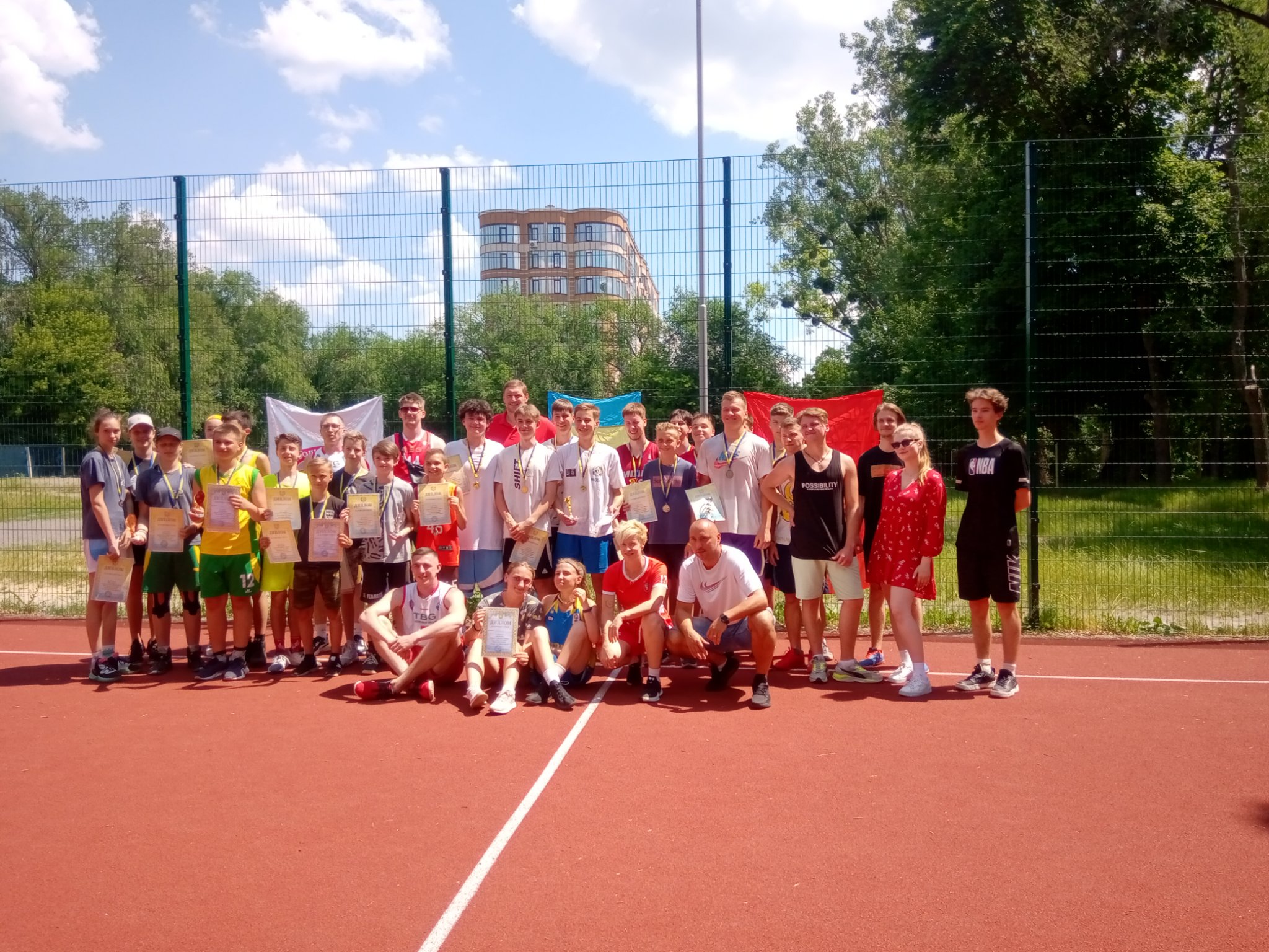 Молодь Рівного до Дня Конституції України провела стрітбольний турнір
