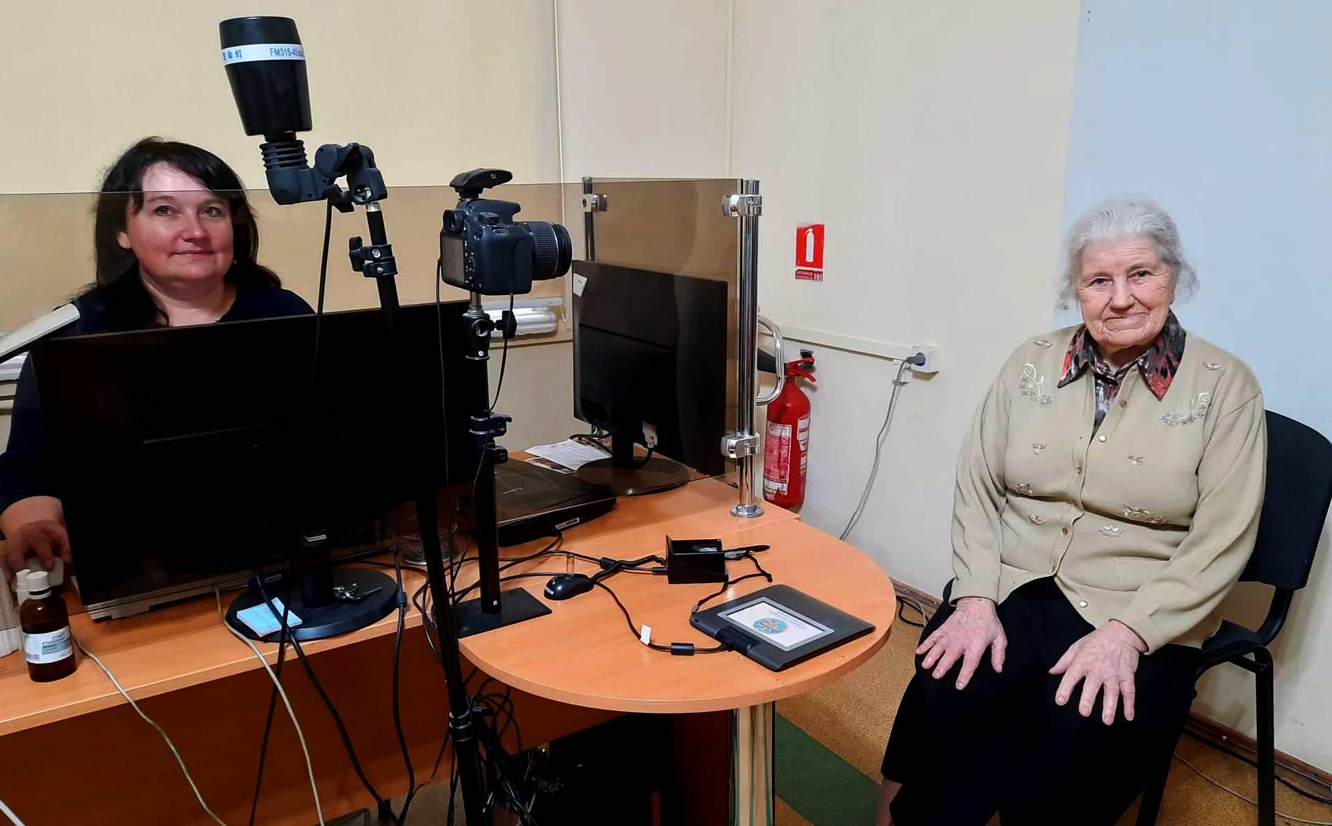 На Рівненщині 91-річна Галина Лук`янівна прийшла до міграційної служби вперше, щоб оформити закордонний паспорт