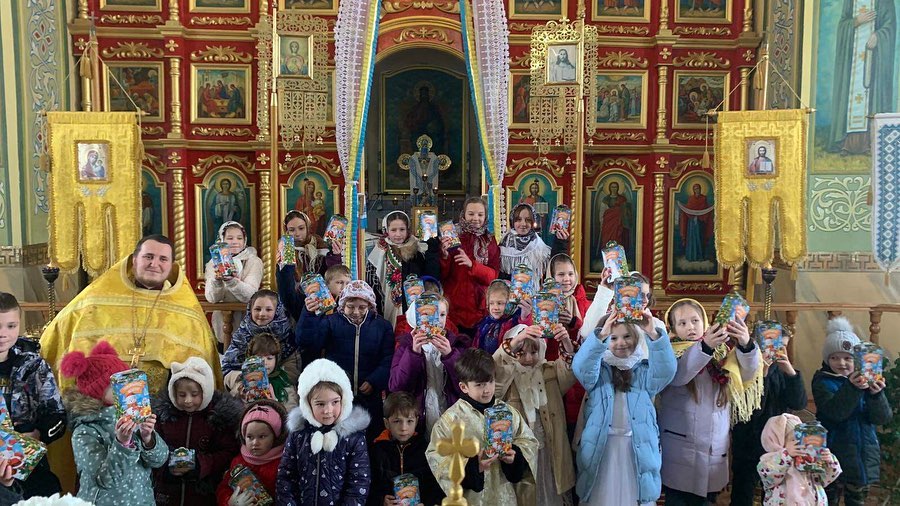 Дітки із села Шубків на Рівненщині отримали подарунки від благодійників