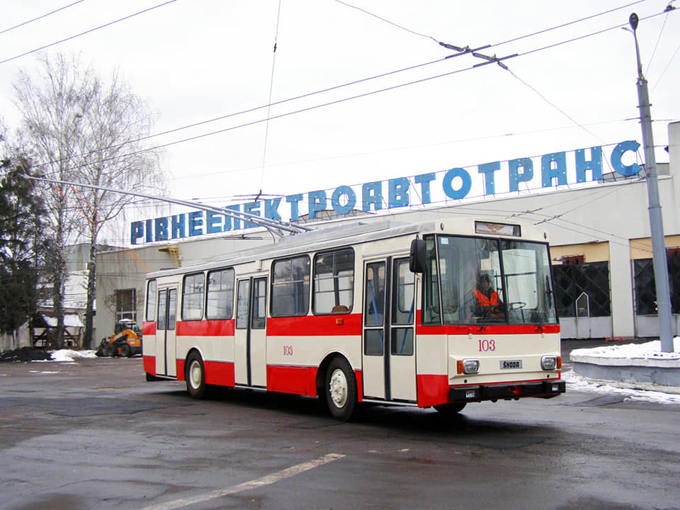 На вулиці Рівного випустили оновлений тролейбус