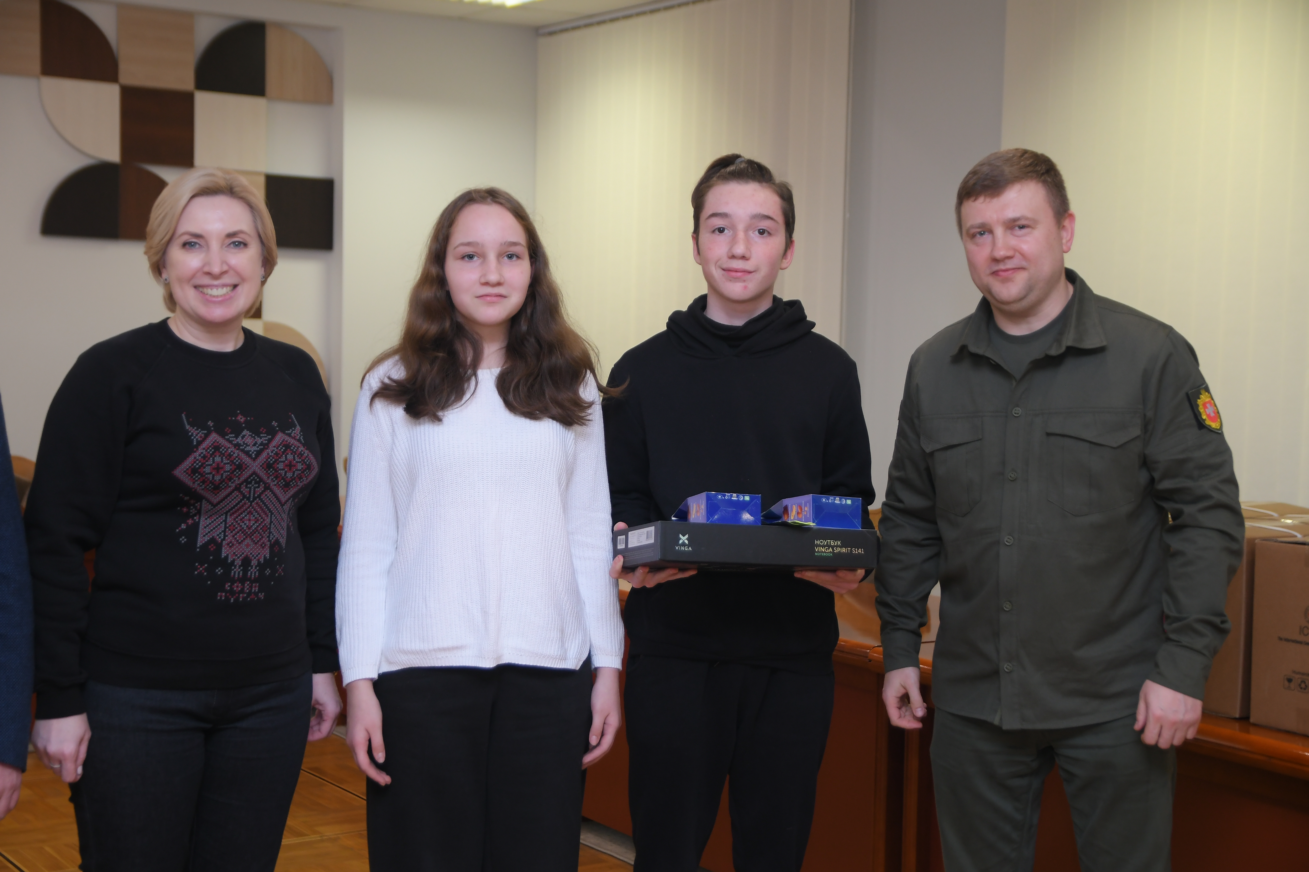 Ірина Верещук відвідала Рівненщину і передала внутрішньо переміщеним дітям-сиротам ноутбуки