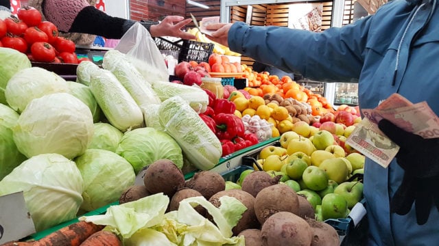 Овочі дорожчають, а одяг - навпаки: актуальна цінова ситуація на Рівненщині