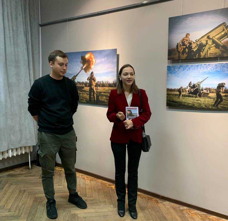 «Квіти війни»: у Рівненському краєзнавчому музеї з'явилася нова виставка