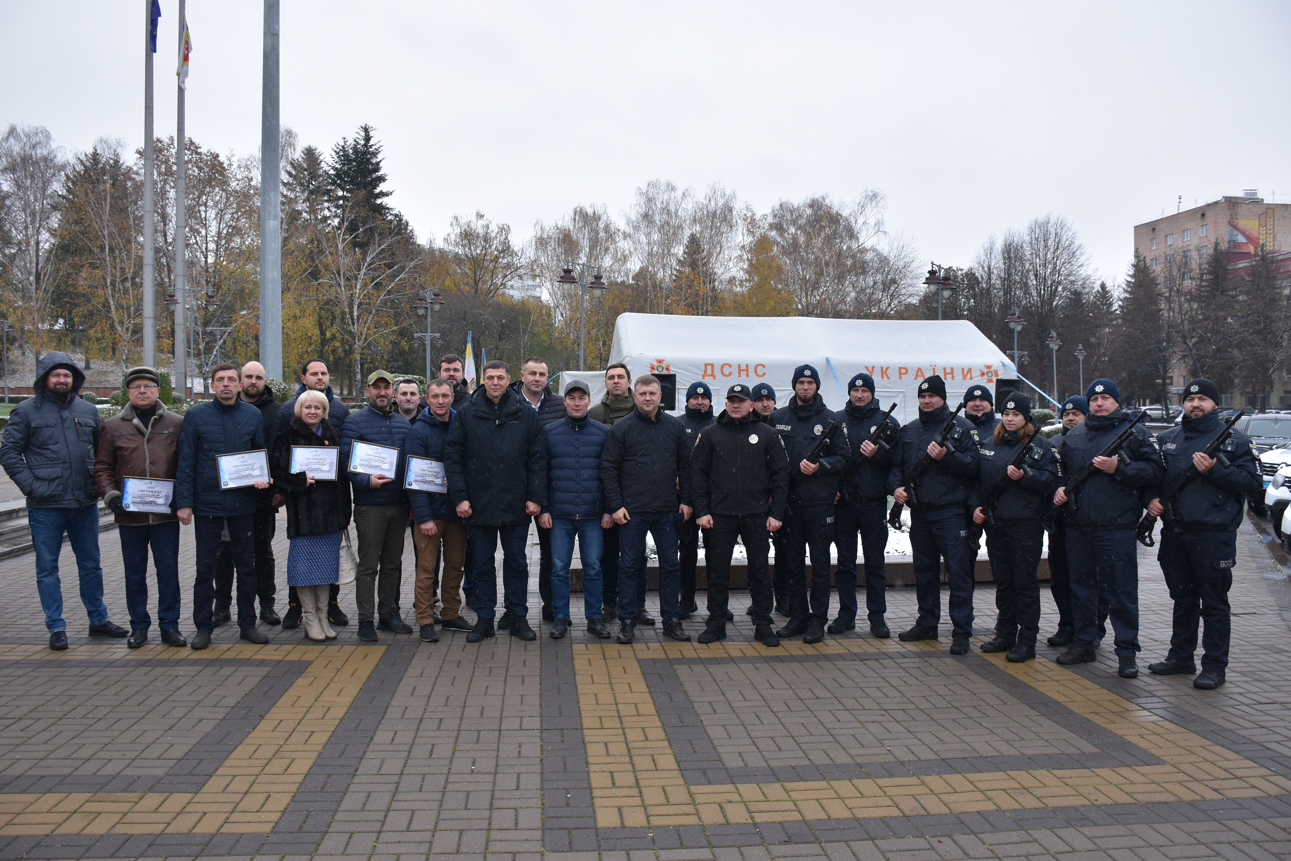 Десять громад Рівненщини отримали нові авто для поліцейських