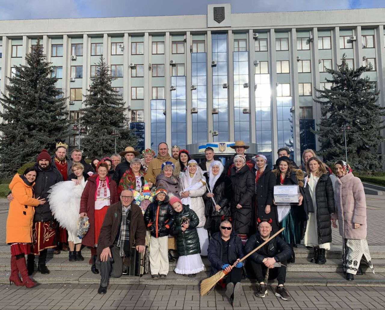 Понад 100 тисяч гривень наколядували працівники Рівненської обласної лікарні для ЗСУ